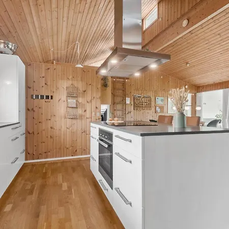 3 Bedroom Lovely In 別荘