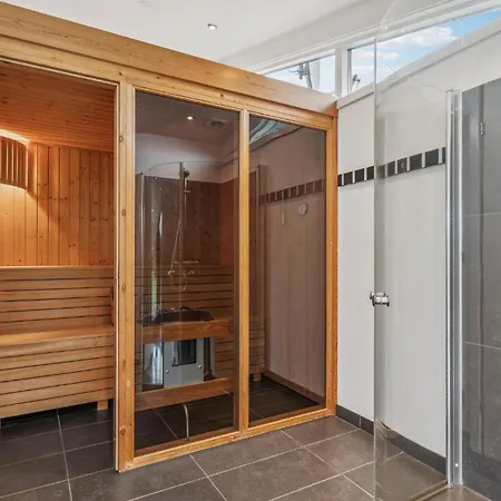 3 Bedroom Lovely In 別荘
