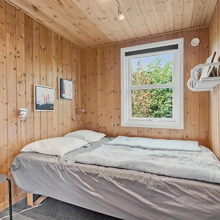 3 Bedroom Lovely In Holiday home