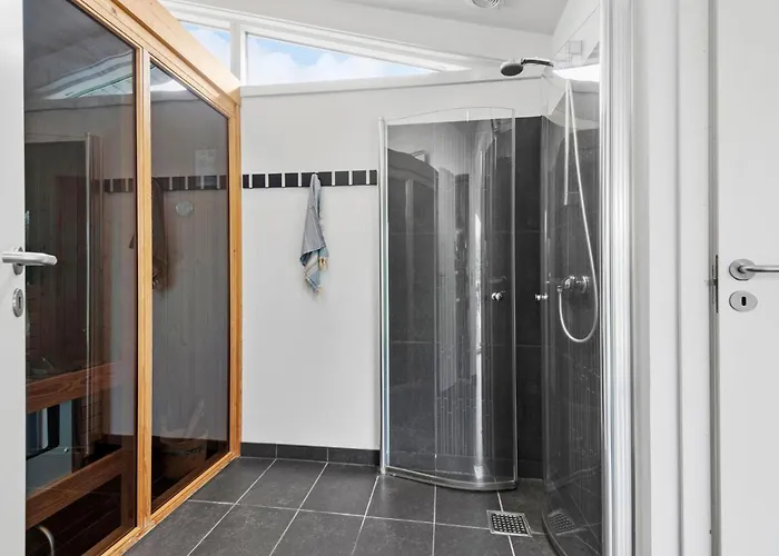 בית נופש 3 Bedroom Lovely In *