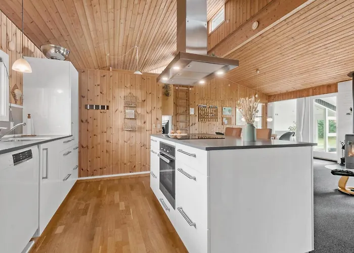 3 Bedroom Lovely In בית נופש